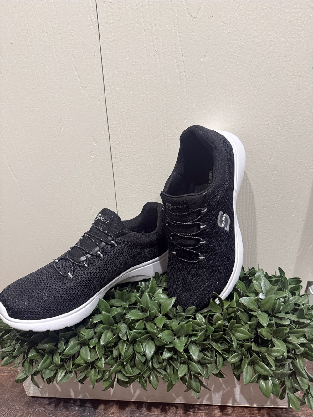 S Sport by Skechers Rummie Slip-On
Sneakers in black Size 8.5 NWOT